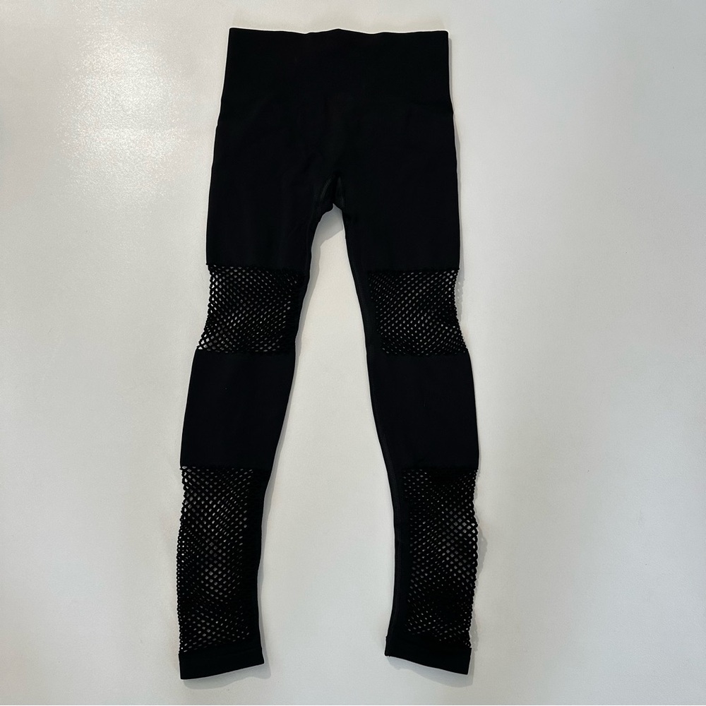 Ivy Park Active Circle Knit Leggings Womens Size S/M Black Fishnet Panels - Picture 11 of 11